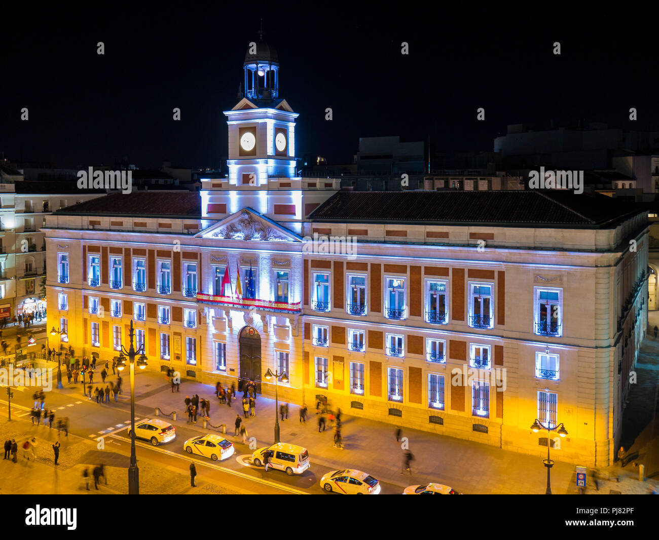 La Puerta del Sol Un Icono Madrileño con Ritmo de Campanadas